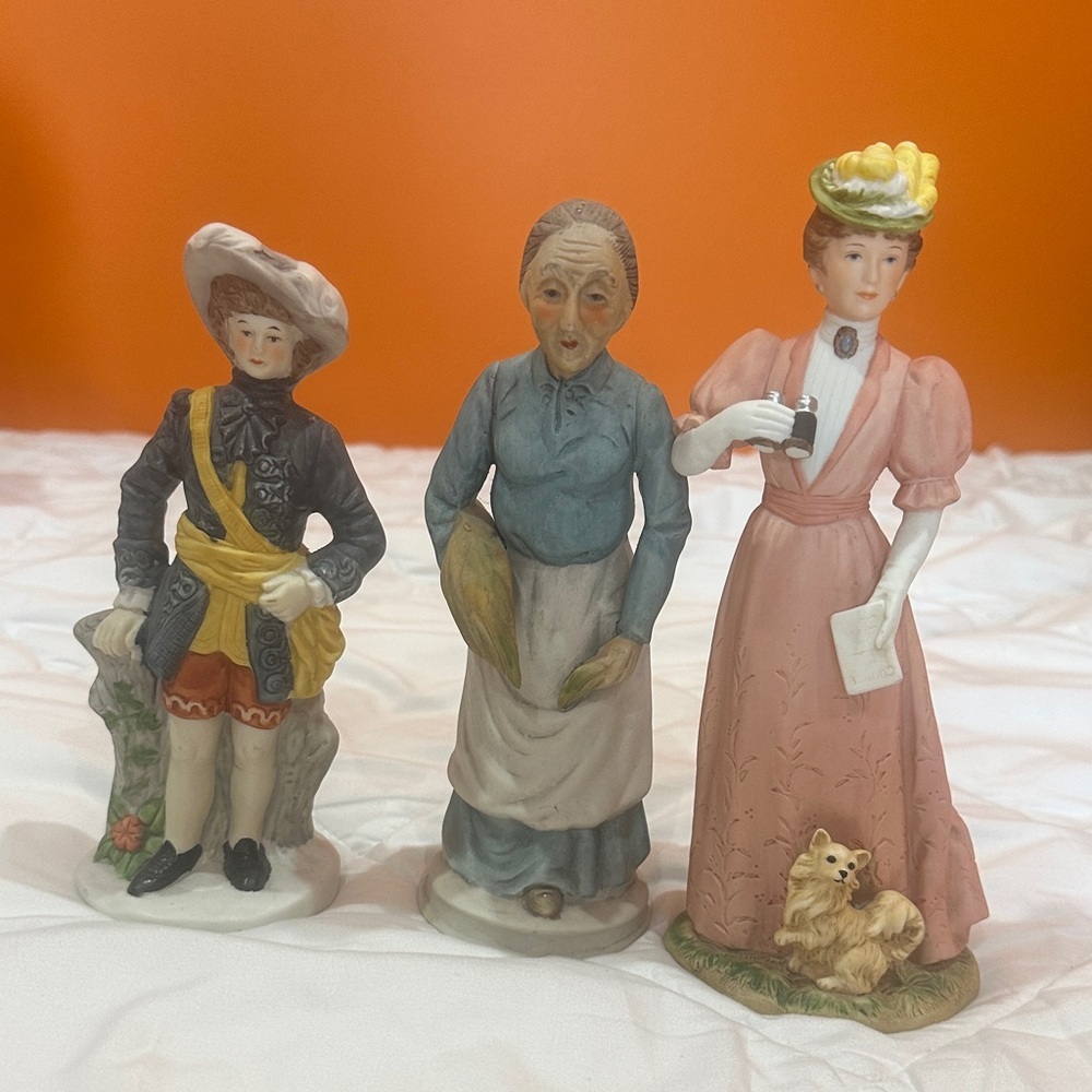 Vintage Porcelain Figurines Set - Picture 2 of 4